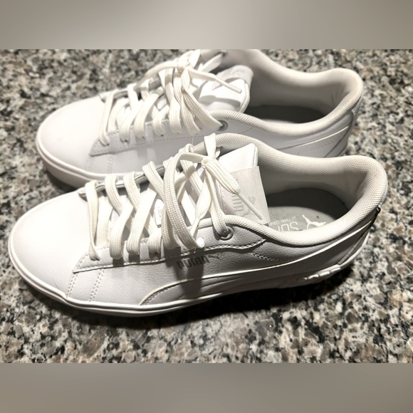 Practically NEW. Puma sneakers size 8.5 - Picture 4 of 5